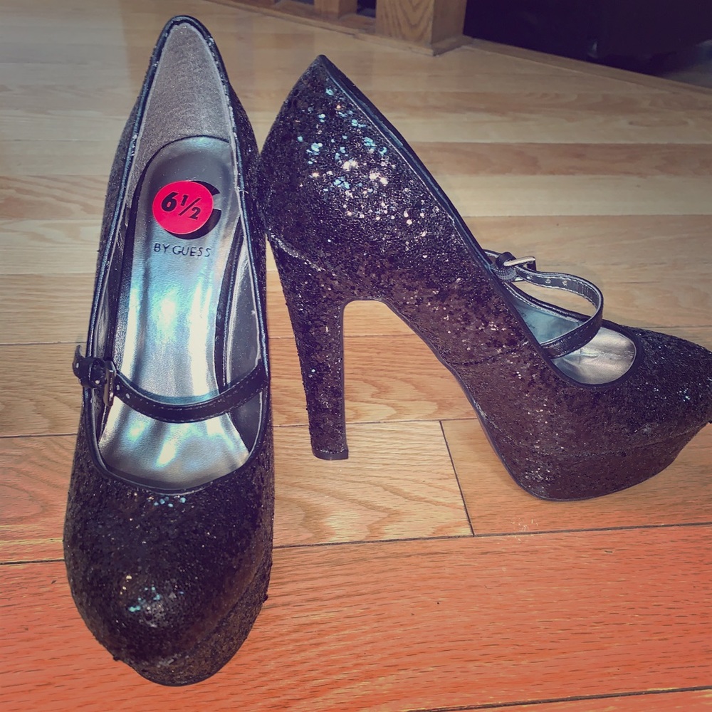 BRAND NEW Guess heels